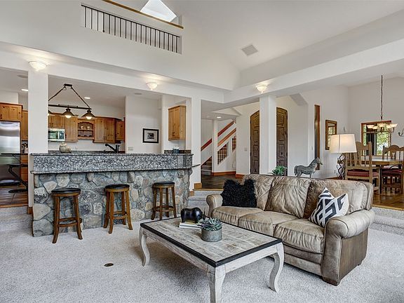 5th image of 50 Amber Court UNIT A