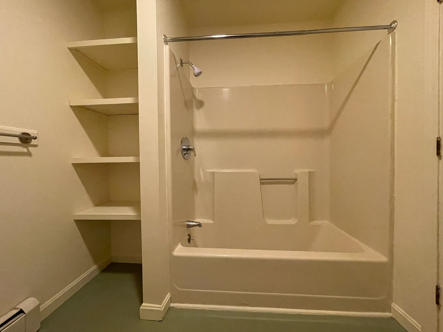 94 Lower Welden St — Photo 3
