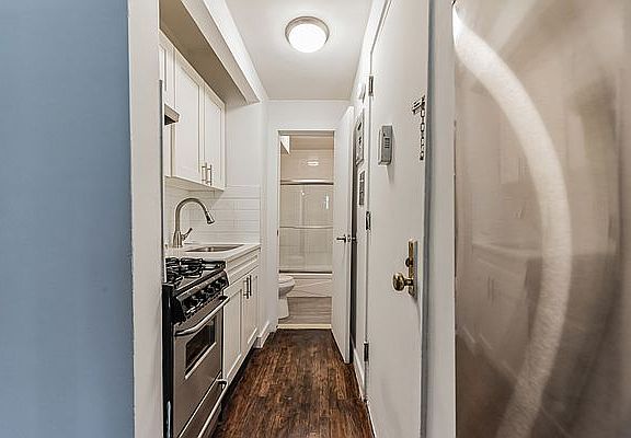 4th image of 307 W 29th St APT 2D