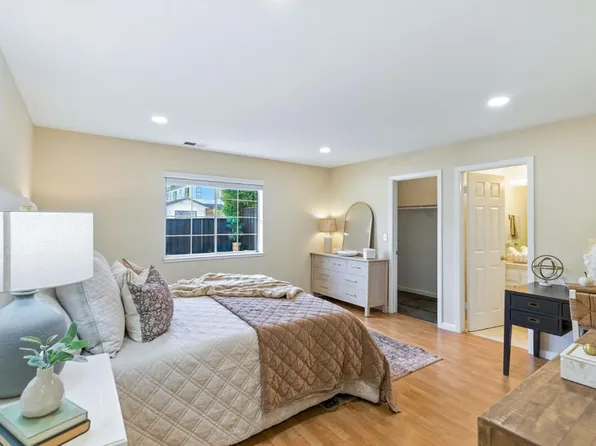 2188 Yorkshire Way, Mountain View, CA 94040