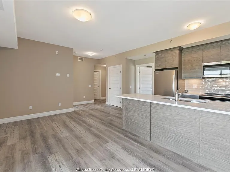 955 Ouellette Ave #301 — Photo 7