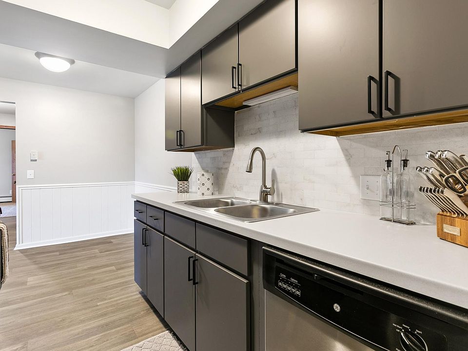 Cottonwood Forest Apartments 7701 Riverview Dr Jenison MI Zillow