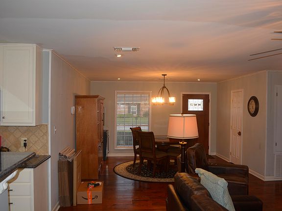 5th image of 205 S Moss Dr