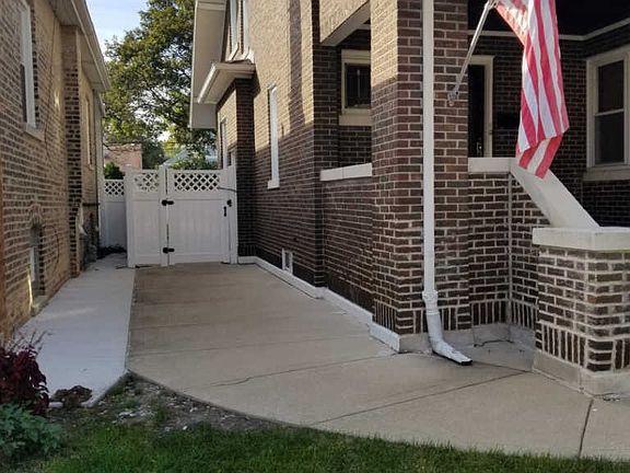 2nd image of 2626 East Ave