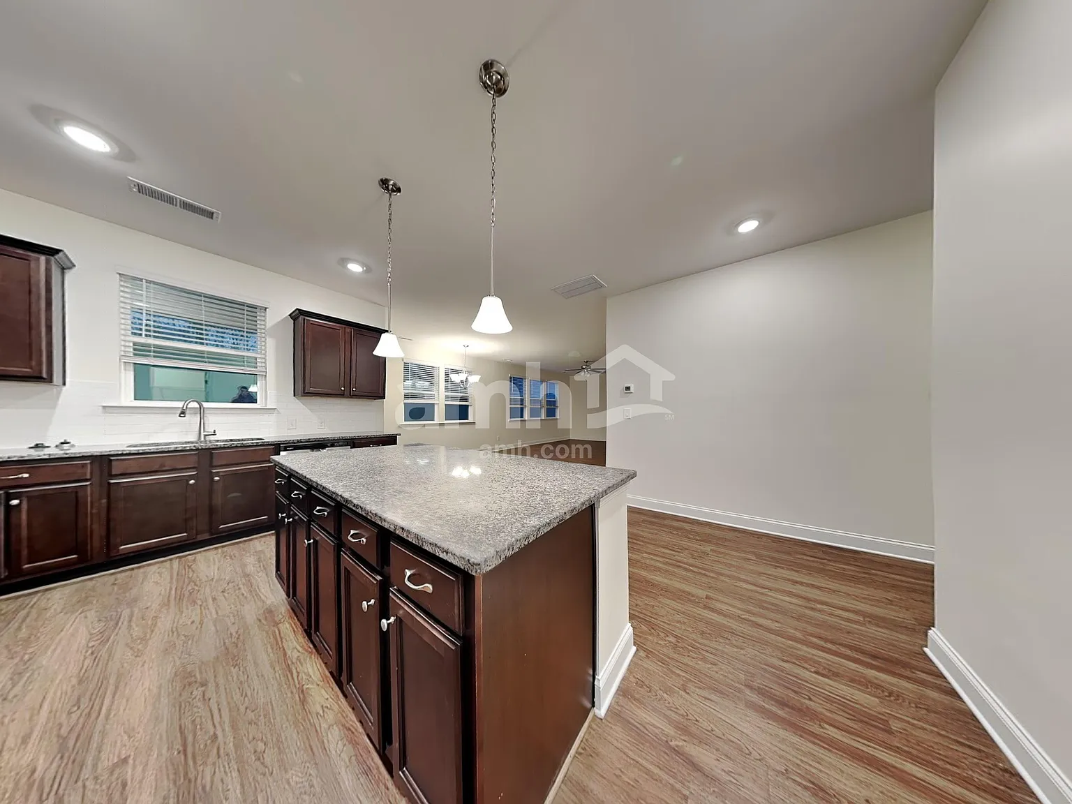 5 bed, 3.5 bath, 2959 sqft, $3,130 — Photo 4