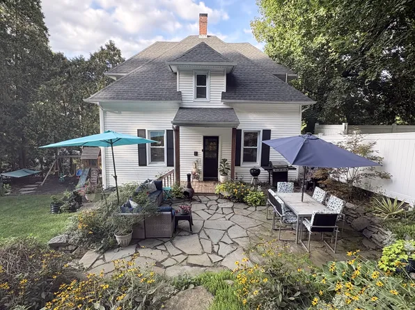 89 Hillside Ave, Shelton, CT 06484