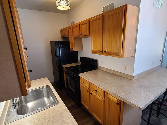 4th image of 526 Gould Ave