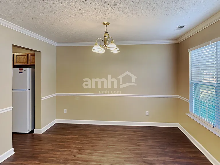 8028 Meadowview Ln — Photo 5