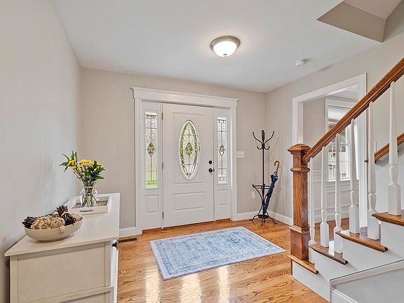 3rd image of 10 West St