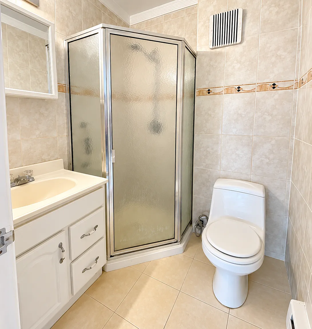 3 bed, 1200 sqft, $3,300 — Photo 4