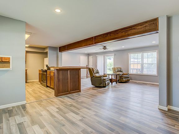 3rd image of 1336 Crescent Dr