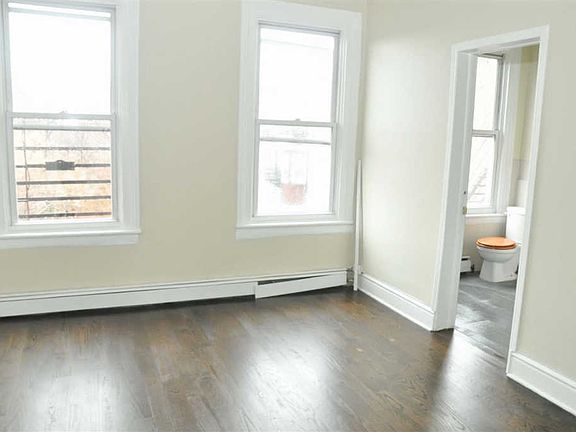 5th image of 538 Bramhall Ave #3