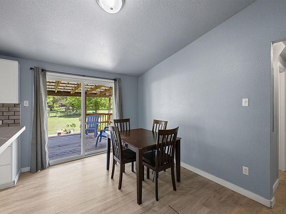 5th image of 704 Riley St