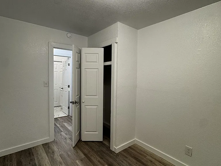 308 E Greeley St — Photo 9