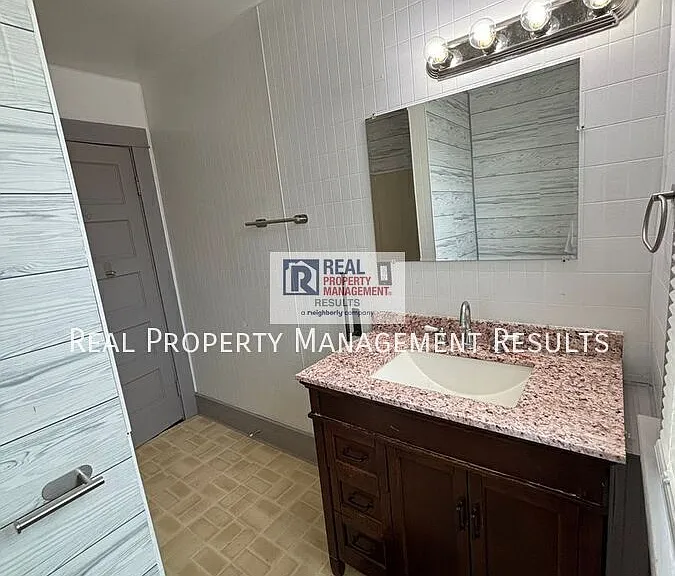 815 E Gum St — Photo 12
