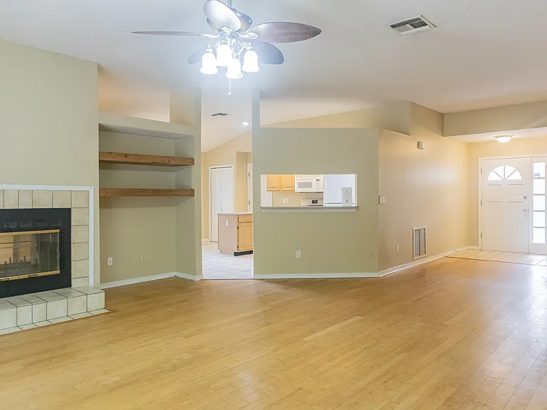 8066 Dickie Dr — Photo 3