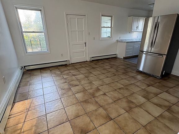 5th image of 370 Washington Street