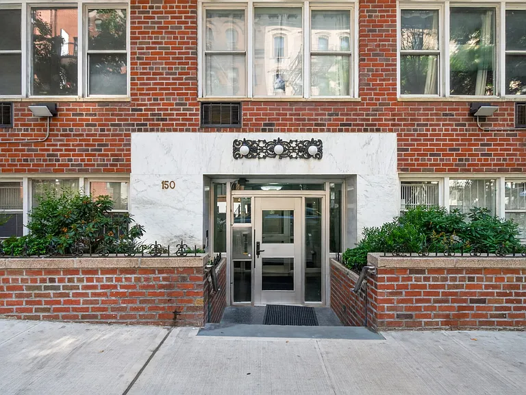 150 E 30th St #3B — Photo 12