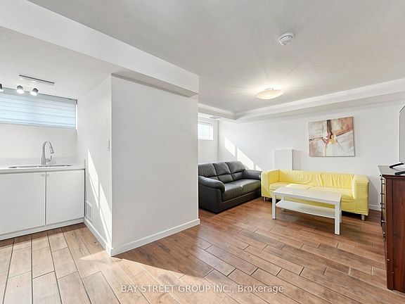 3rd image of 20 Edmonton Rd