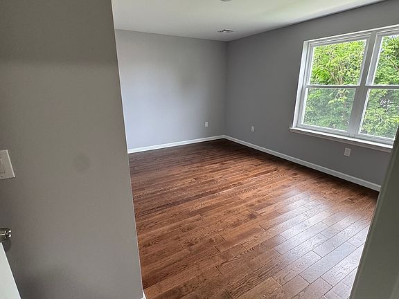 4th image of 659 S 10th St