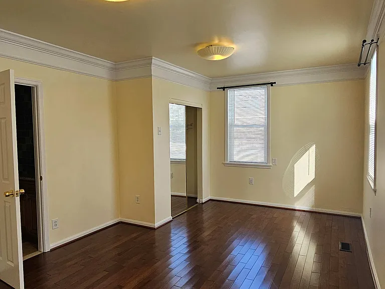 2231 Williams Ave — Photo 3