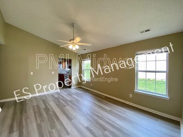 5650 Loudon Dr — Photo 3