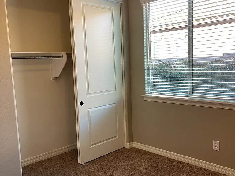 2543 E Penedes Dr — Photo 45