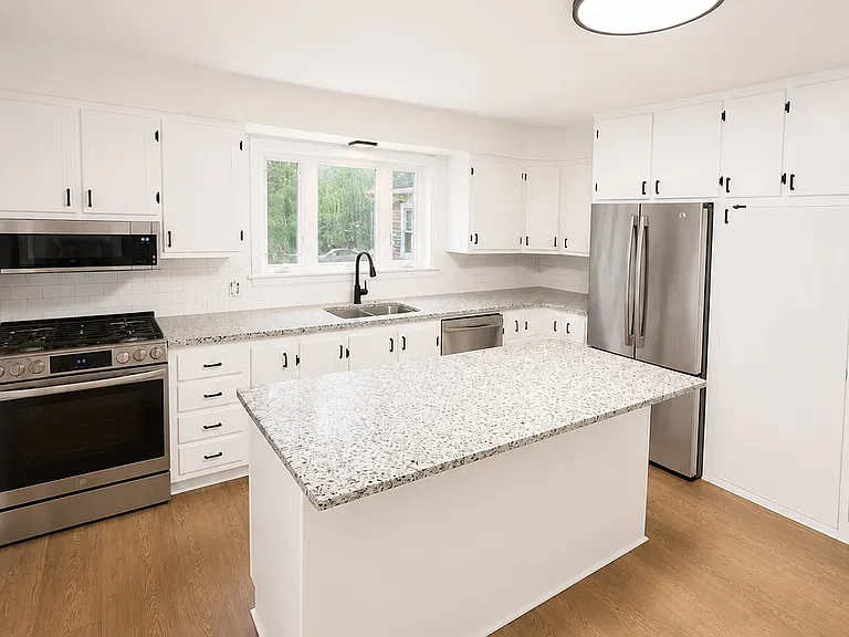 107 Franklin St #1 — Photo 1