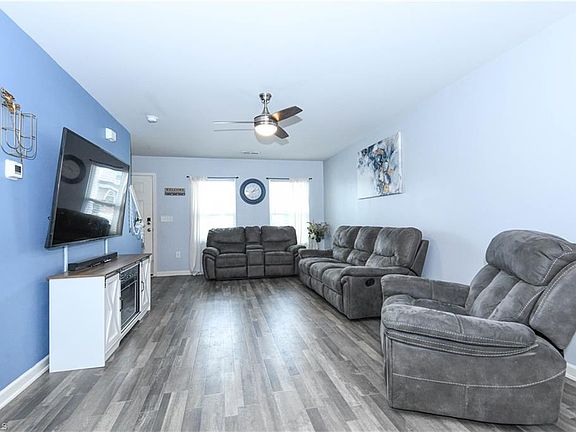 3rd image of 2902 Desmond Woods Dr
