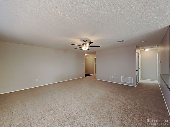 3rd image of 1408 Thornhill Ln