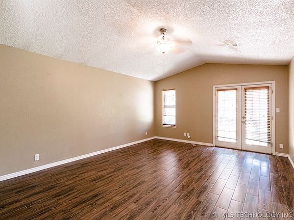 5th image of 1319 E 139th Pl