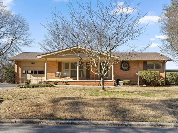 306 Robinwood Dr, Dalton, GA 30721