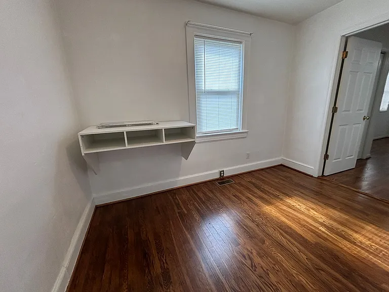 950 Morgan Ave SE — Photo 17