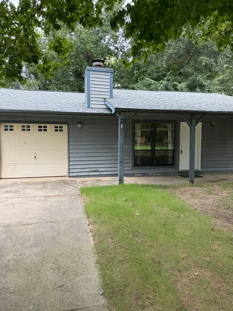 Ranch Home with 3BR/2BA Garage — Photo 2