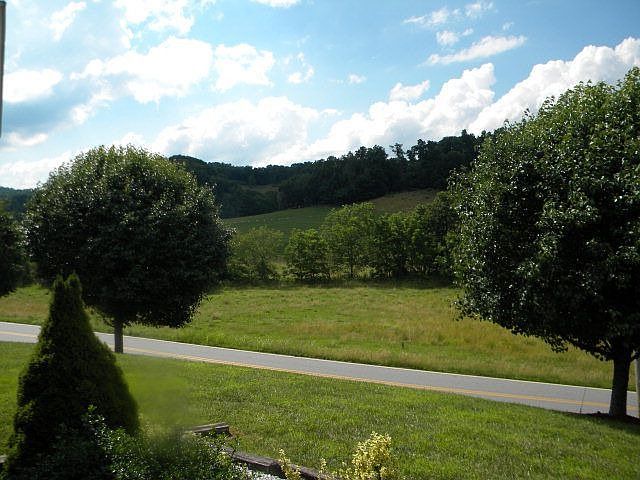 2nd image of 44 Dandelion Ln