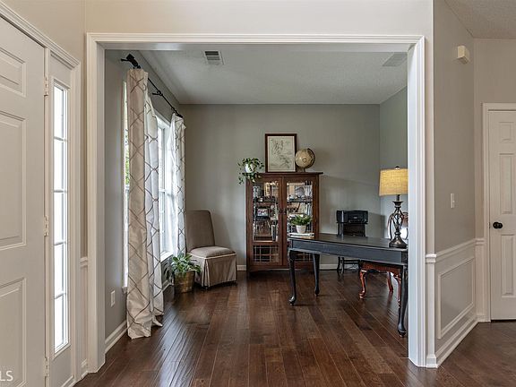 4th image of 525 Keeneland Ave
