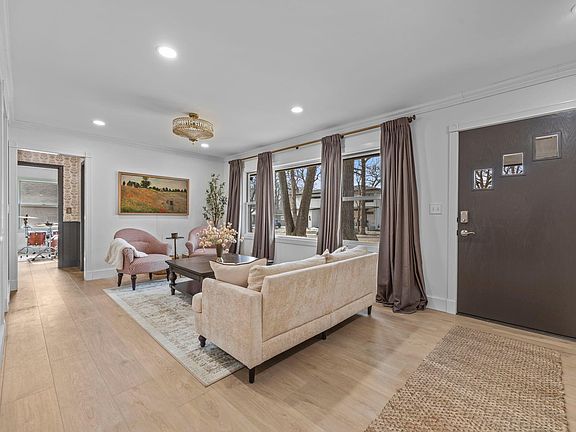 5th image of 282 Glenbrook Rd N