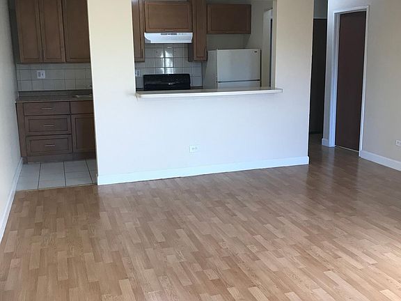 4th image of 1808 N Green Ln S APT 3B