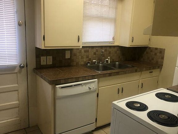 4th image of 403A Park St