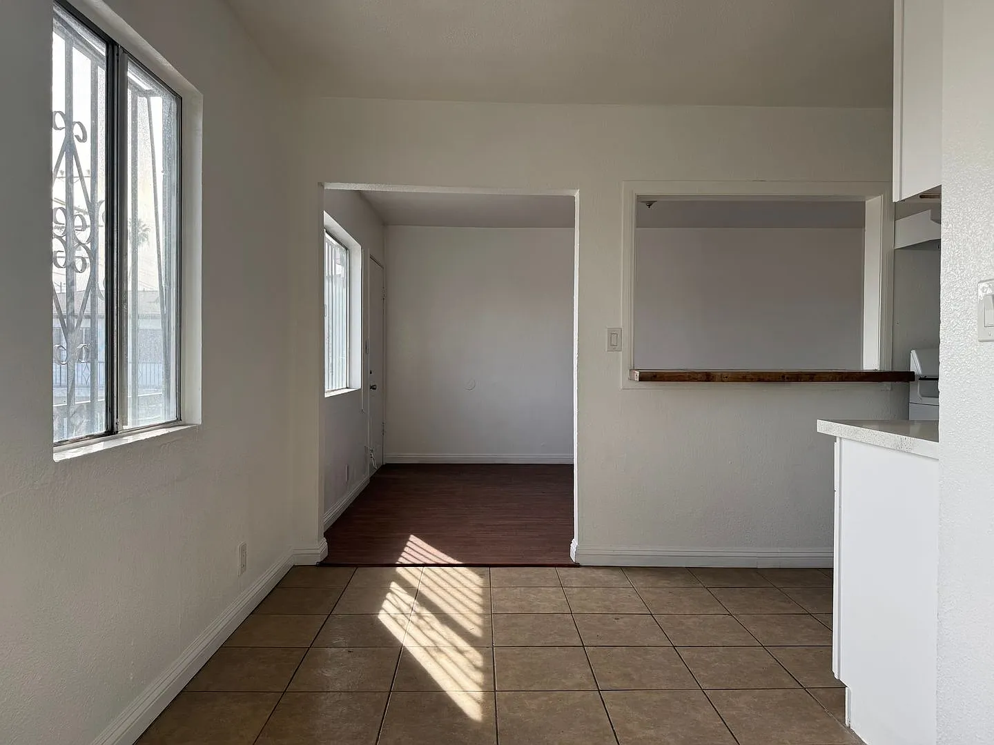 Large, Bright 3bed2bath in South LA — Photo 3