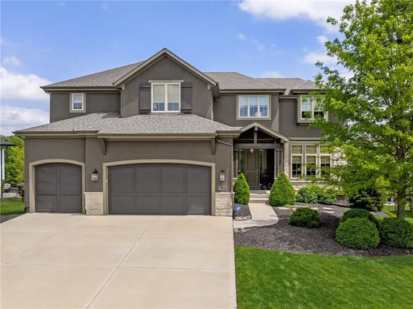 16125 Oakmont St, Overland Park, KS 66221