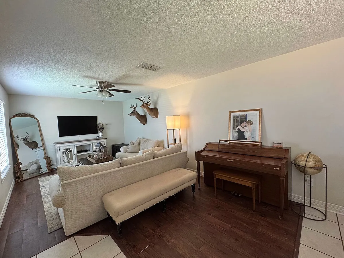 Building Photo - 208 Summerset Ct