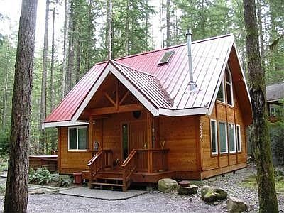 View of the home as you enter the driveway