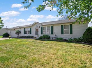 10905 Hunters Creek Dr, Lebanon, IL 62254