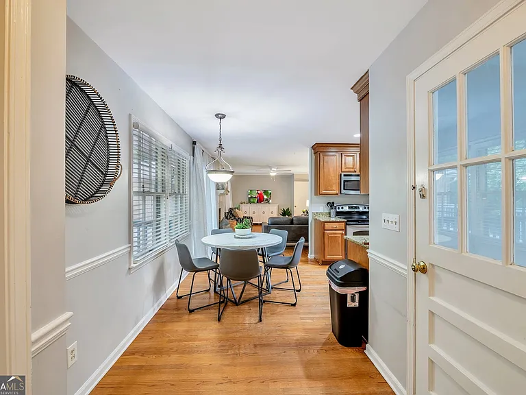 801 Mockingbird Ln — Photo 15