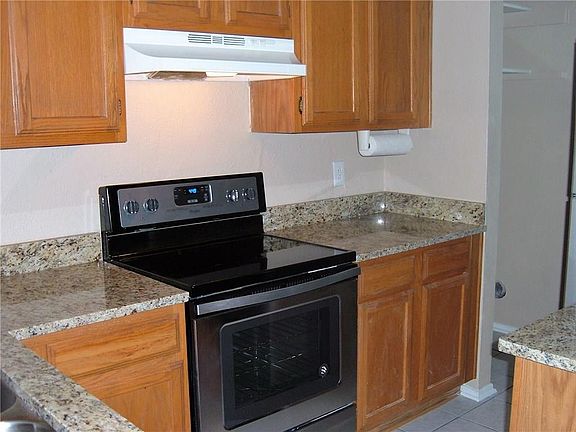 2nd image of 637 Carriagehouse Ln APT 7J