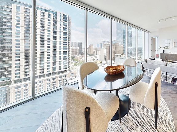 5th image of 715 Prairie Ave #1503