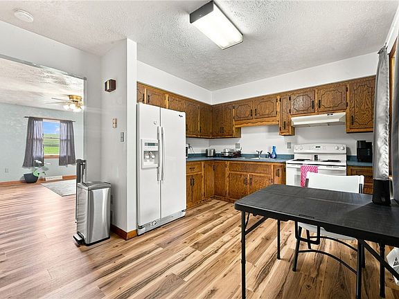 3rd image of 1242-1244 Butler Rd