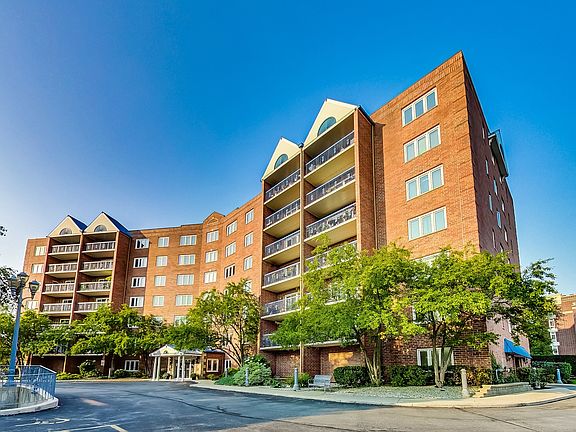 2nd image of 7120 N Milwaukee Ave APT 206