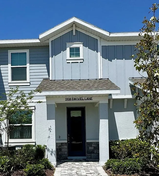 1908 Swivel Ln
